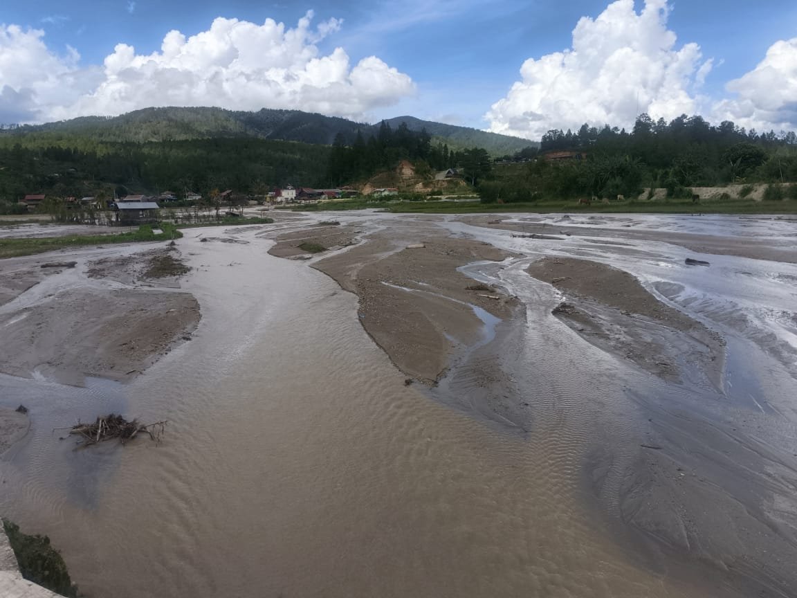 Tembok Penahan Air Desa Badak Jebol, Pemerintah Diminta Segera Lakukan Perbaikan