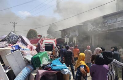 Kebakaran Hanguskan Toko Kain di Tanah Jambo Aye, Kerugian Rp3 Miliar
