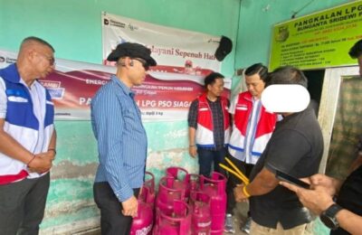 Penyidik Polda SUmbar tunjukkan BB pengoplosan LPG